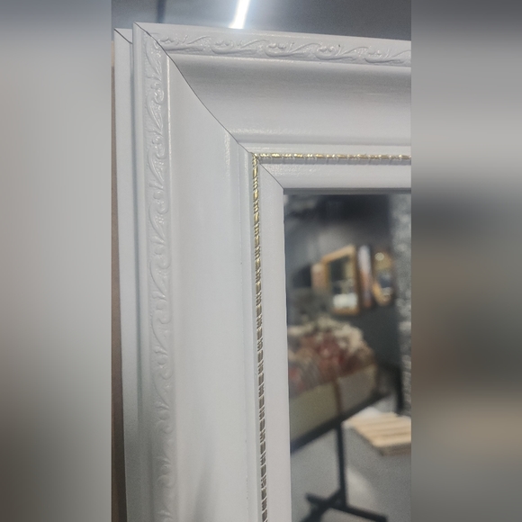 Beautiful custom made mirror with a white wood frame 😍 - Picture 3 of 5